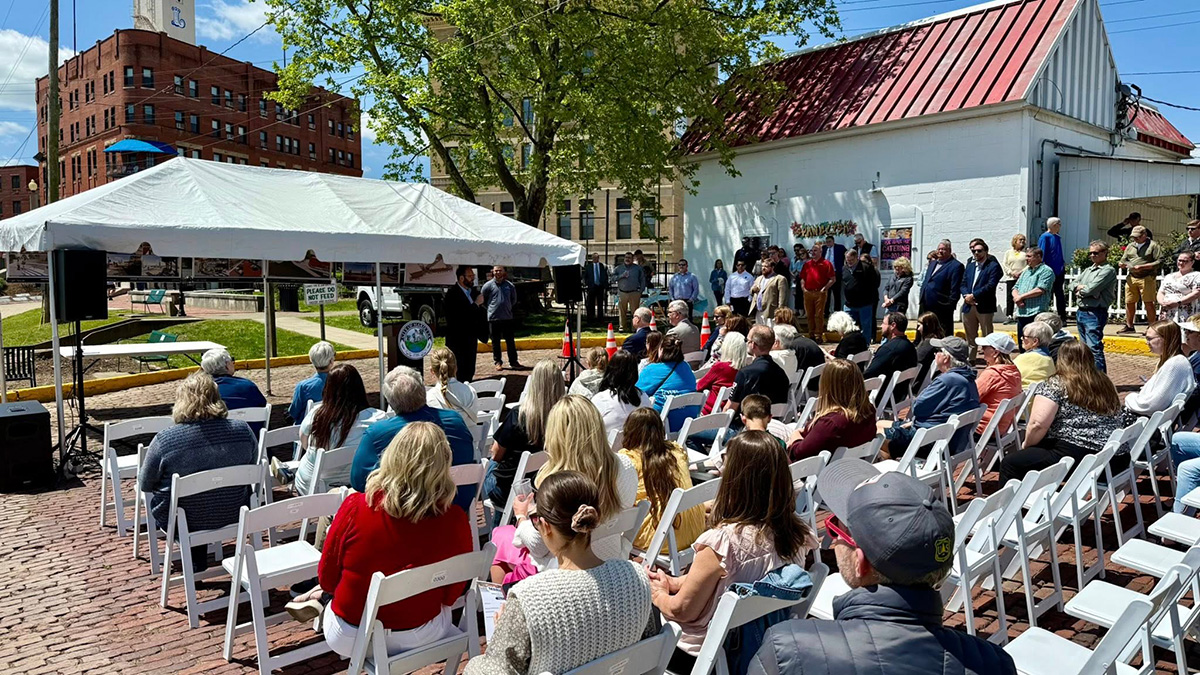 Groundbreaking ceremony at the Marietta Levee